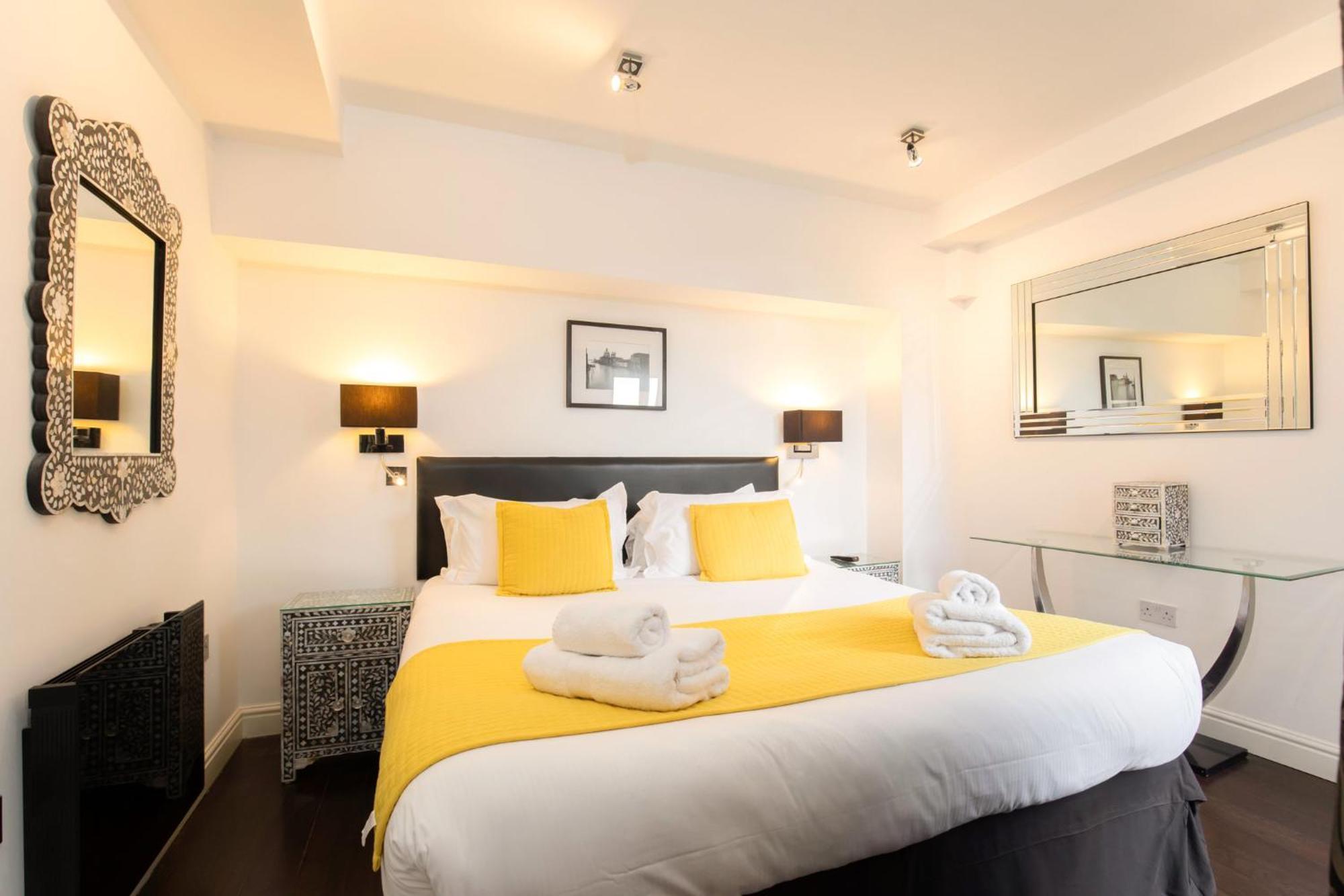 Strozzi Palace Suites By Mansley Челтнем Екстер'єр фото