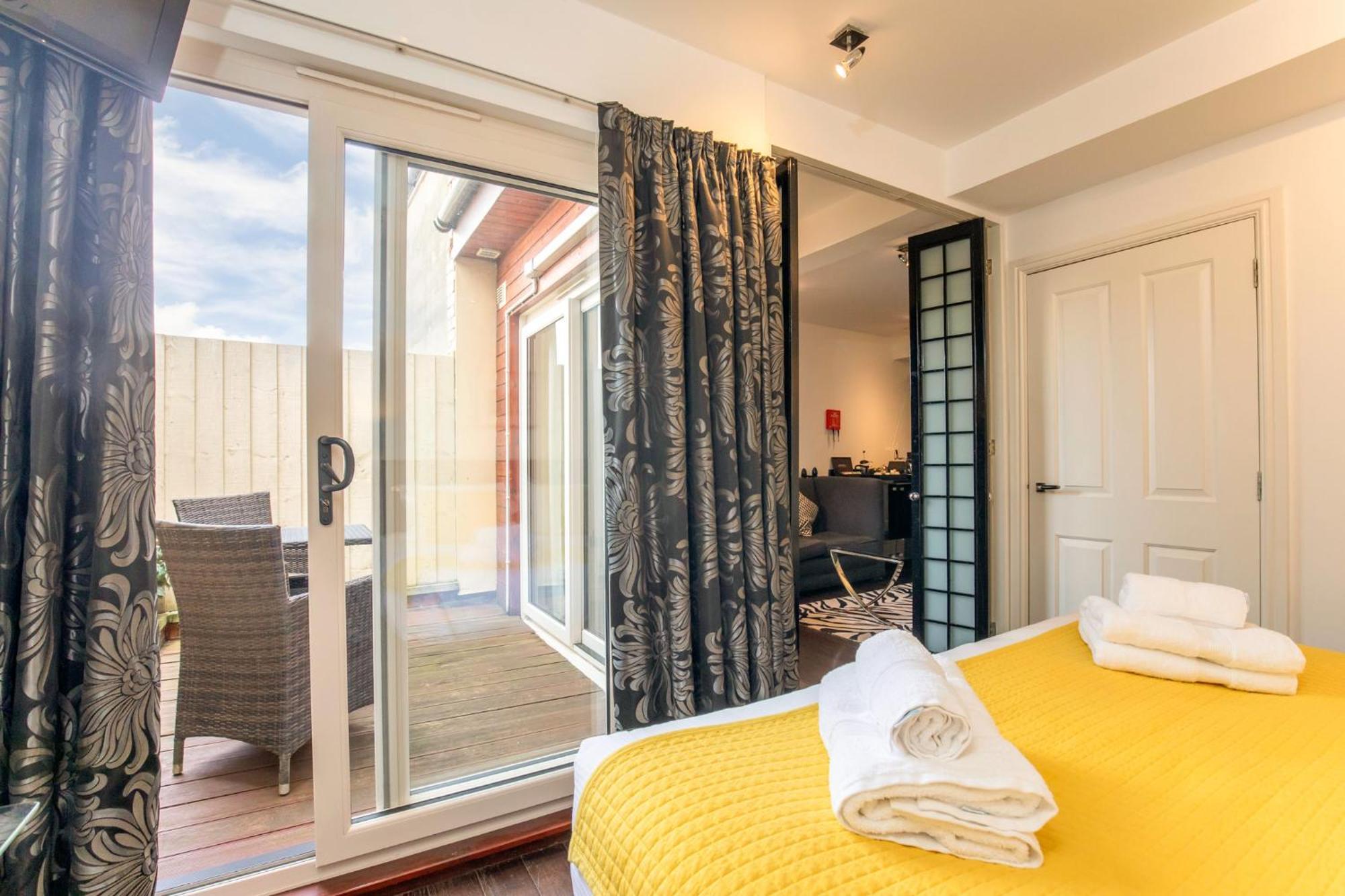Strozzi Palace Suites By Mansley Челтнем Екстер'єр фото